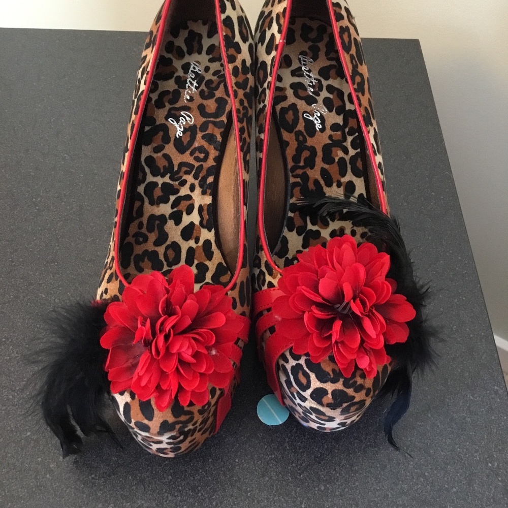 Bettie Page Edna Leopard Wedge Shoes 9 NWB